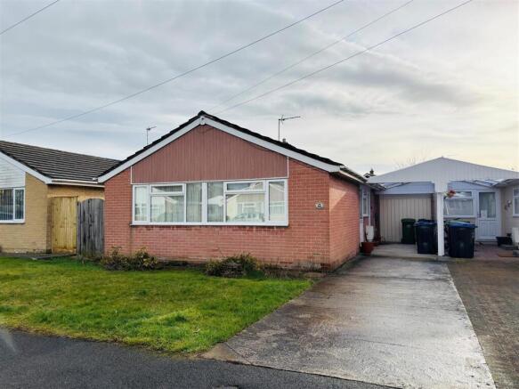 3 bed property, in Longford Road, £315,000