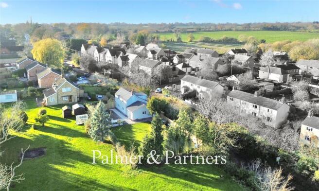 3 bed property, in Westerfield Lane, £475,000