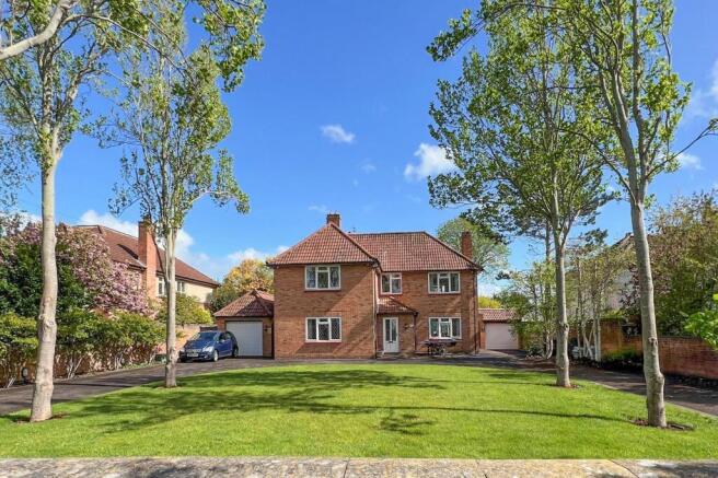 4 bed property, in Rectory Road, £765,000