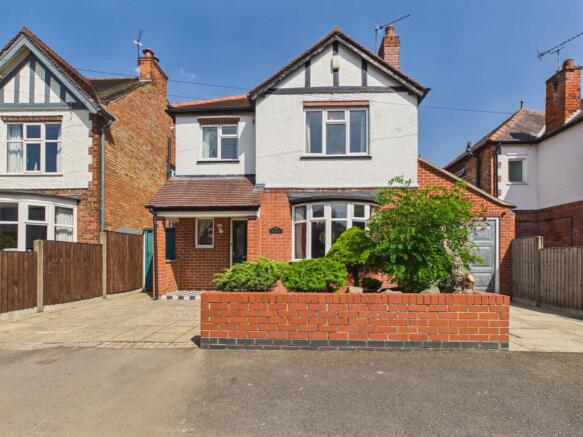4 bed property, in Middleton Avenue, £475,000
