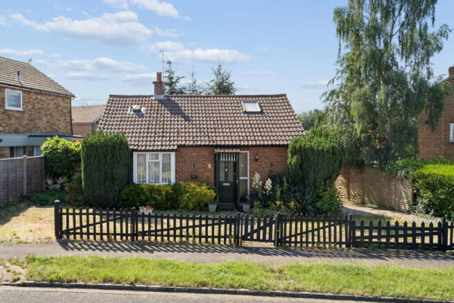 2 bed property, in Layters Avenue South, £625,000