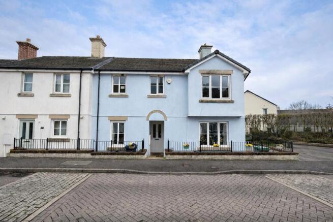 2 bed property, in 41 Langley View, £75,000