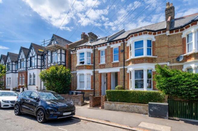1 bed property, in Byne Road, £295,000
