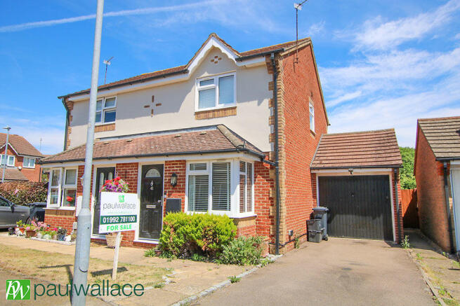 2 bed property, in Isabel Gate, £400,000
