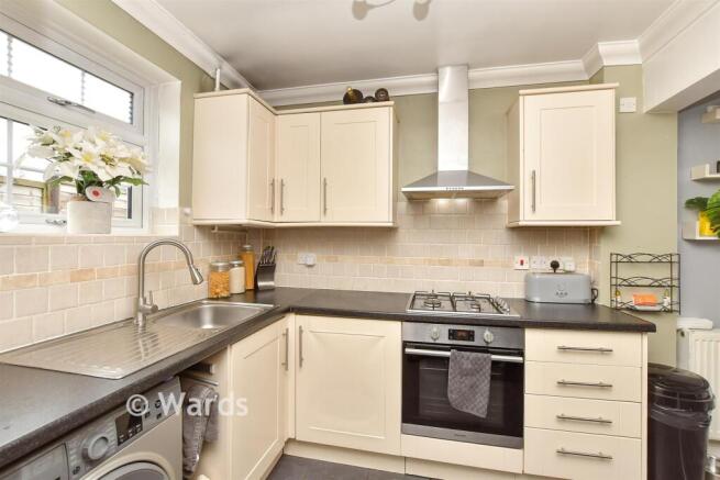 3 bed property, in Dunkirk Close, £375,000