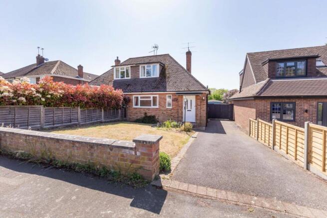 2 bed property, in Pennylets Green, £525,000