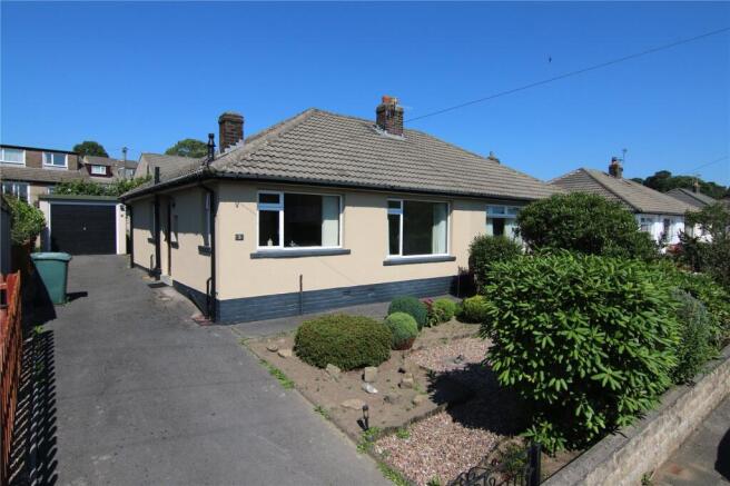 2 bed property, in Aireville Drive, £220,000