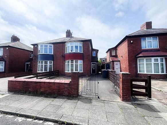 2 bed property, in Grasmere Road, £160,000