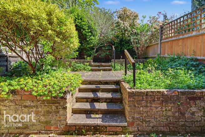3 bed property, in Cookes Lane, £575,000