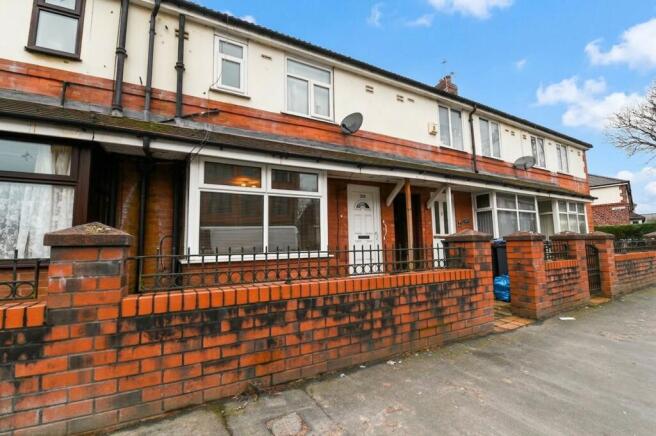 3 bed property, in Lower Broughton Road, £195,000