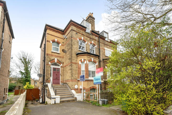 1 bed property, in Waldram Park Road, £275,000