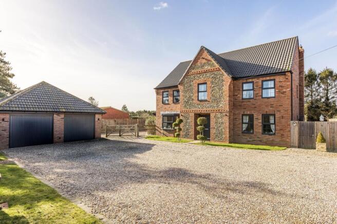 5 bed property, in Ashill, £700,000