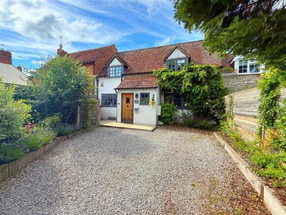 3 bed property, in High Street, £500,000