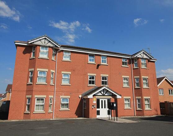 1 bed property, in Plumpton Mews, £90,000