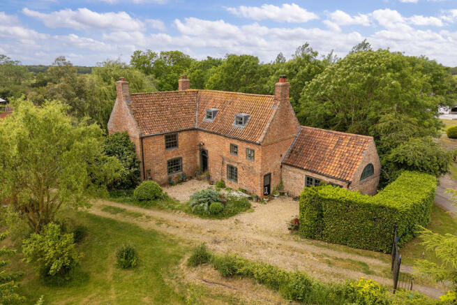5 bed property, in Kingthorpe Manor Farm, £700,000