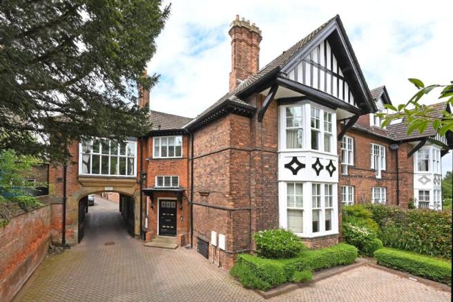 1 bed property, in Arndale Court, £110,000