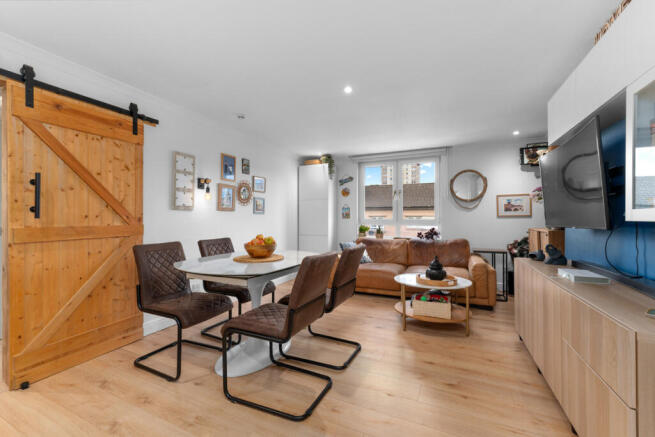 2 bed property, in Pennywell Road, £150,000