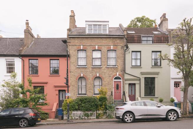 5 bed property, in Lyndhurst Grove, £1,250,000
