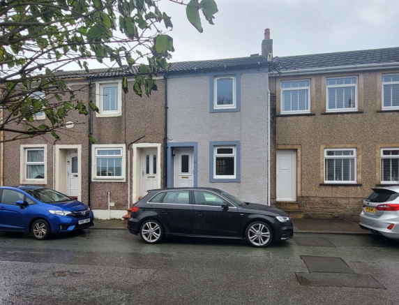 1 bed property, in Main Street, £135,000