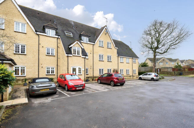 3 bed property, in Courthouse Road, £225,000