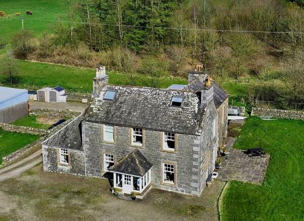 6 bed property, in Ingleston Farmhouse, £550,000