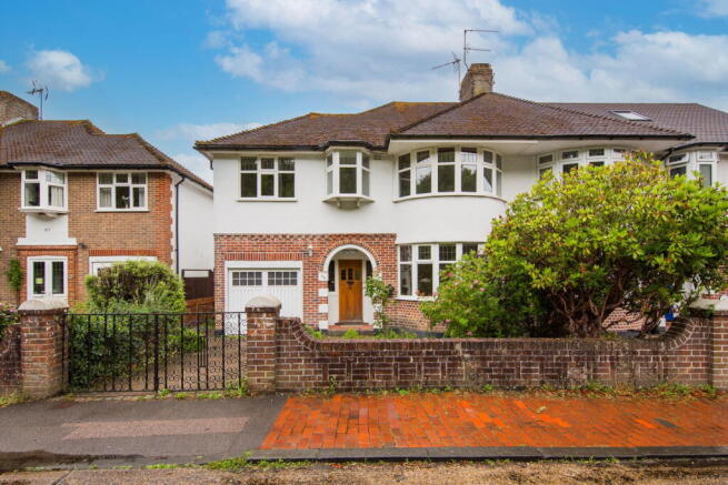 4 bed property, in St. Johns Road, £625,000