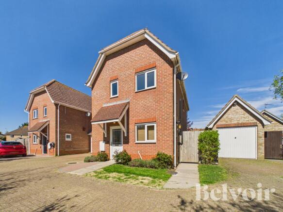 3 bed property, in Meadow Way, £300,000