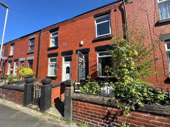2 bed property, in Gladstone Street, £80,000