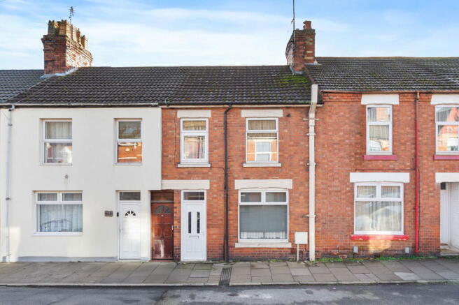 5 bed property, in Regent Street, £200,000