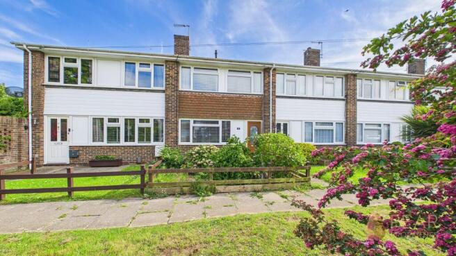 2 bed property, in Daniel Close, £270,000
