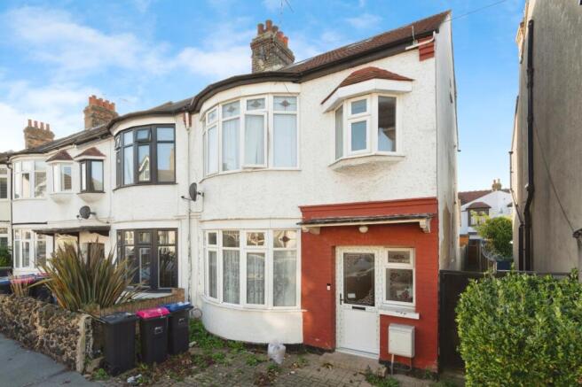3 bed property, in Leigham Court Drive, £565,000