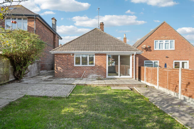 2 bed property, in St. Georges Avenue, £375,000
