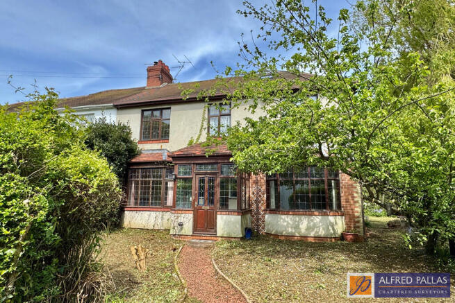 5 bed property, in Laburnum Grove, £550,000