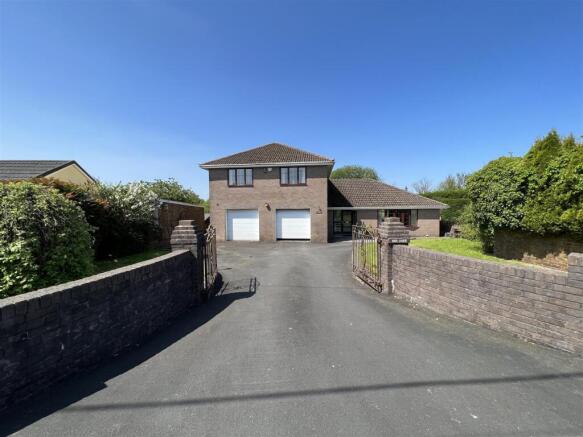 3 bed property, in Onllwyn Road, £375,000