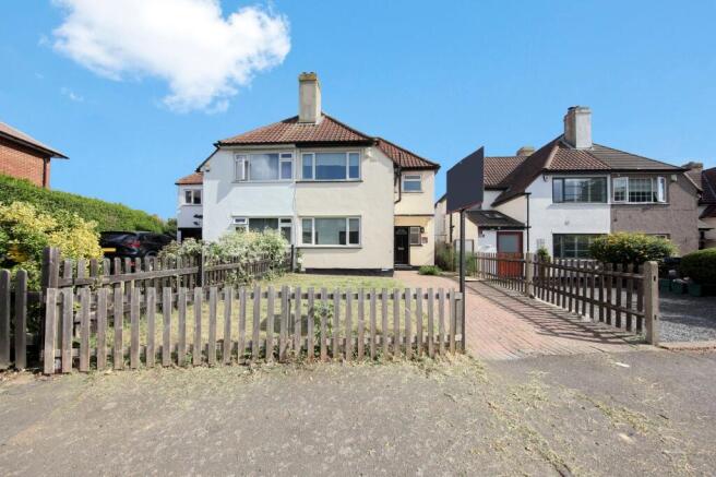 3 bed property, in Clarence Road, £550,000