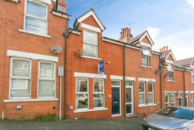 2 bed property, in Gladys Grove, £137,000