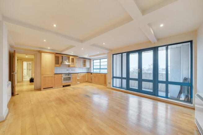 2 bed property, in Vanbrugh Hill, £400,000