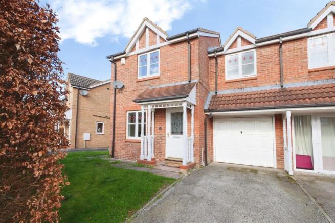 3 bed property, in Tamworth Road, £280,000