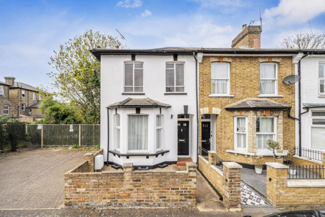 3 bed property, in Alexandra Road, £500,000