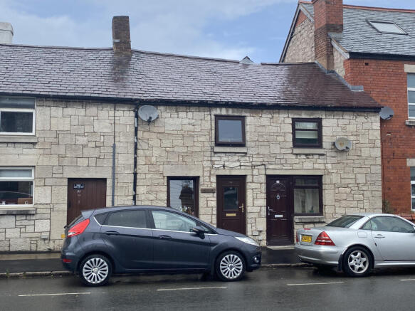 2 bed property, in 76 Mwrog Street, £40,000