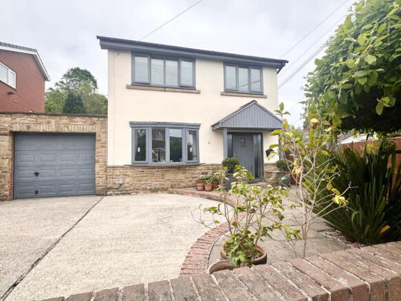 3 bed property, in Belgrave Mount, £400,000