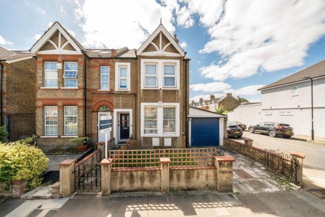 2 bed property, in Regina Road, £475,000