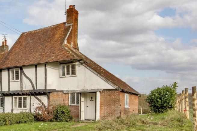2 bed property, in Little Pattenden Cottages, £295,000