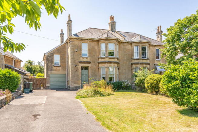5 bed property, in Penn Lea Road, £1,200,000
