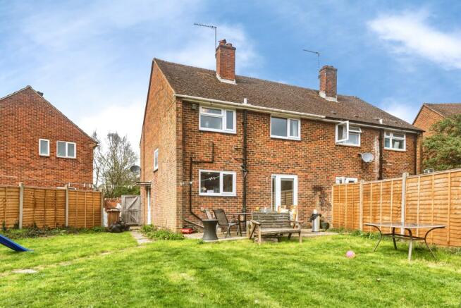 3 bed property, in Wigmore Road, £350,000