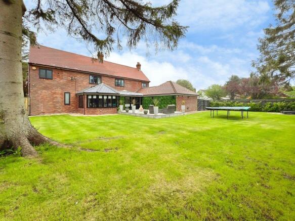 4 bed property, in Whinfell Road, £1,200,000