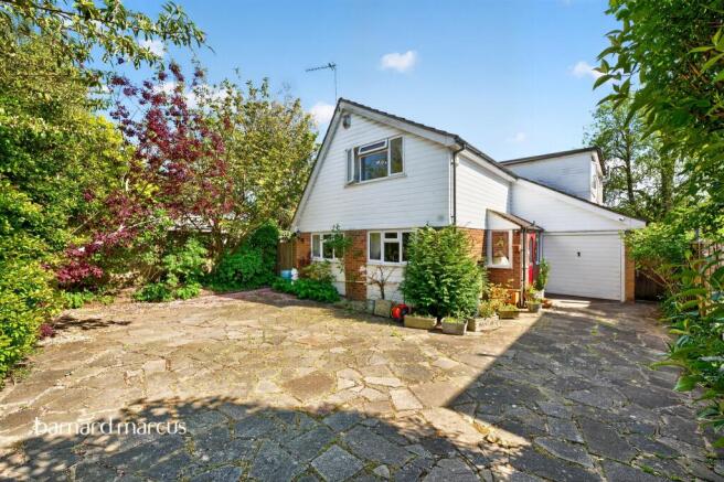 4 bed property, in Wellesford Close, £900,000