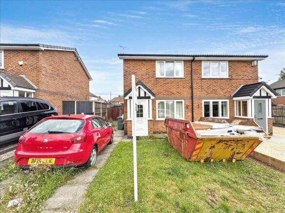 2 bed property, in Dovedale Avenue, £140,000