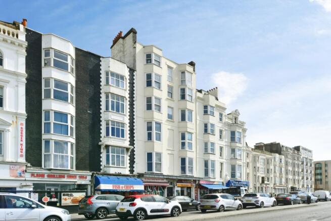 1 bed property, in Kings Road, £230,000