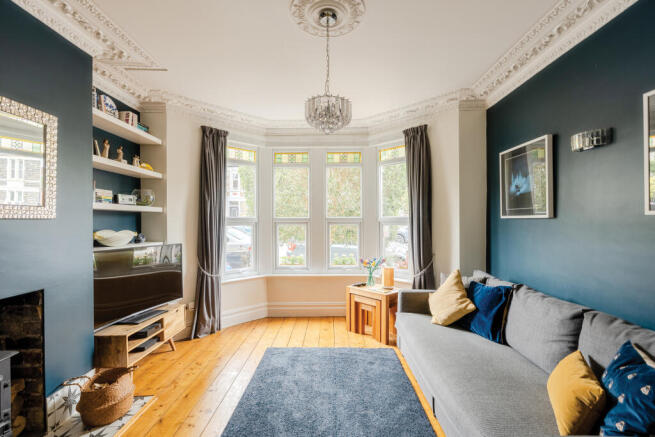 3 bed property, in Kensington Park Road, £525,000